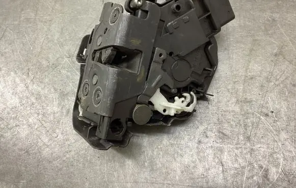 Volvo V70 Front door lock 31253658 986903105 31253058