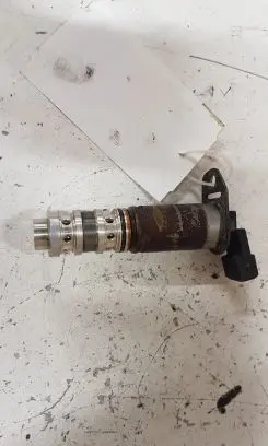 BMW 3 E90 E91 Camshaft vanos timing valve 7584125 13151279 1136