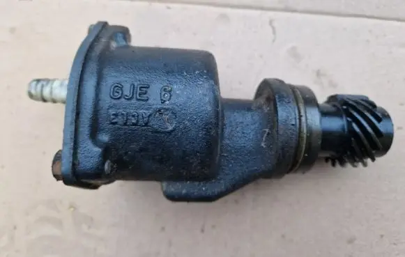 Volkswagen Golf III Vacuum pump 028207A 028145207A