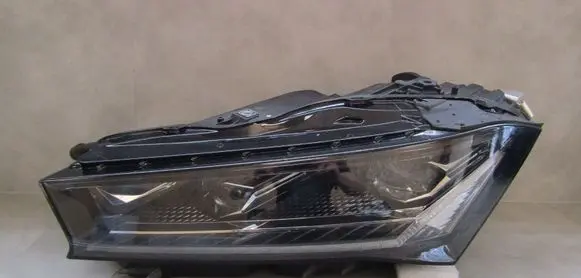 Skoda Superb B9 Headlight/headlamp 3P1941015