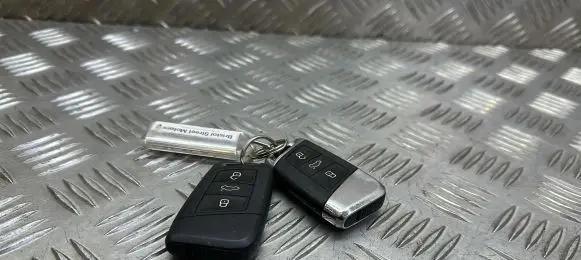 Volkswagen PASSAT B8 Ignition key/card 