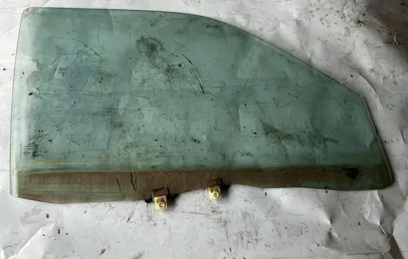 Opel Frontera B Front door window glass four-door
