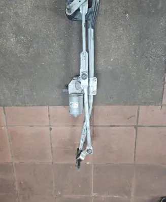 Land Rover Evoque I Front wiper linkage and motor W0027101 L538LHD 3423A