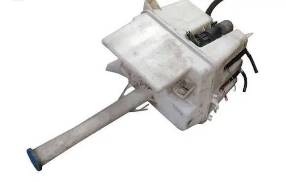 Toyota Avensis T250 Windshield washer fluid reservoir/tank