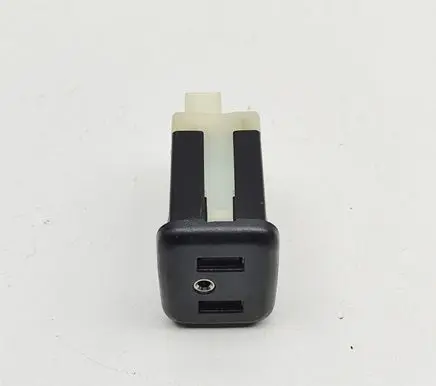 Cadillac Escalade AUX in-socket connector 13519224