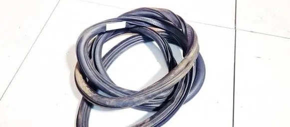 Opel Zafira B Rubber seal front coupe door 