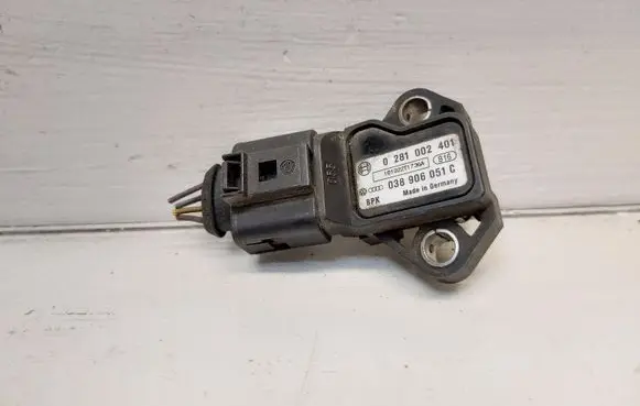 Volkswagen Golf VI Air pressure sensor 0281002401 038906051C