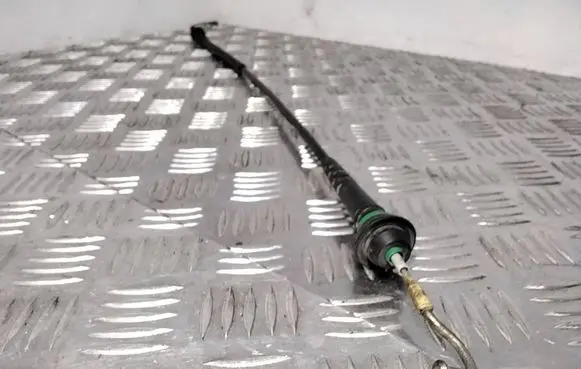 Volkswagen PASSAT B2 Throttle cable 811721555AA