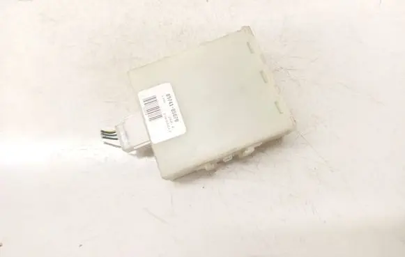 Toyota Avensis T250 Door control unit/module 8974105070