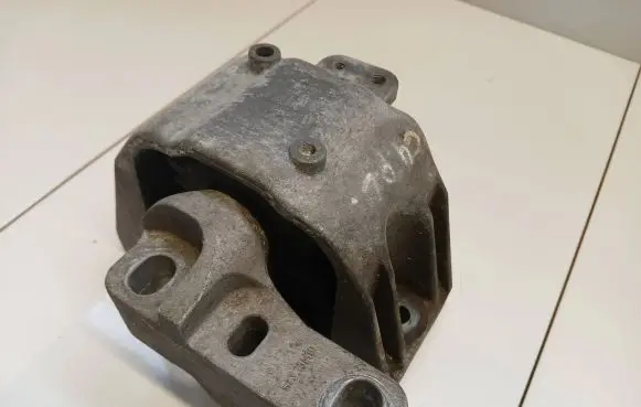 Volkswagen Golf IV Engine mount bracket 1j0199262bf