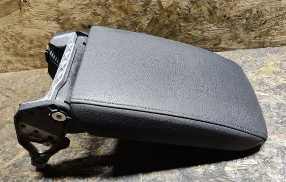 Volkswagen Jetta VI Armrest 5C686420779X
