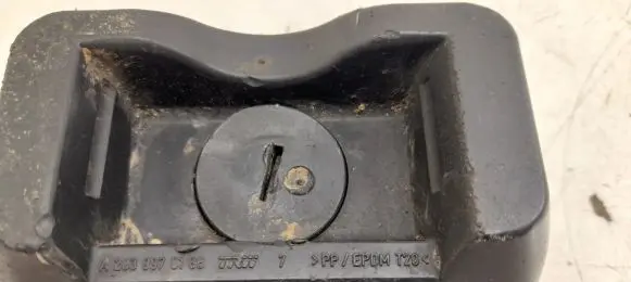 Mercedes-Benz C W203 Jacking socket point 2039970186 A2039970186