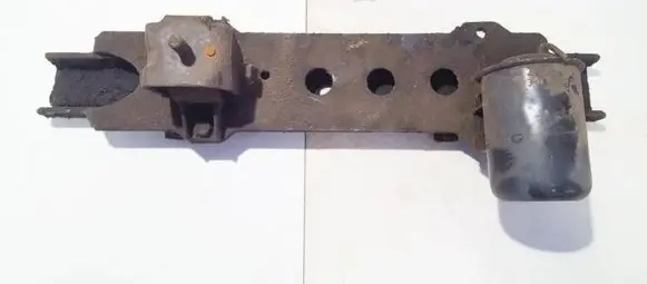 Mitsubishi Pajero Engine mount bracket