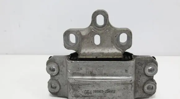 Volkswagen PASSAT B6 Engine mount bracket 3C0199555