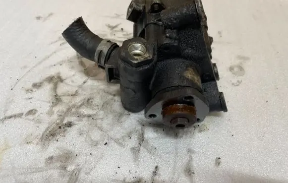 Mercedes-Benz E W210 Power steering pump 0024669201