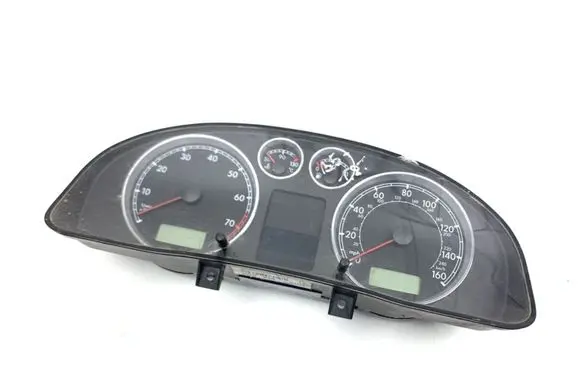Volkswagen PASSAT B5.5 Speedometer (instrument cluster) 3B0920926
