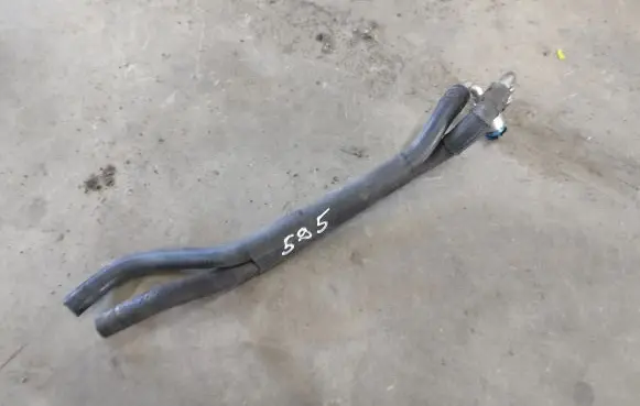Volkswagen PASSAT B6 Engine coolant pipe/hose