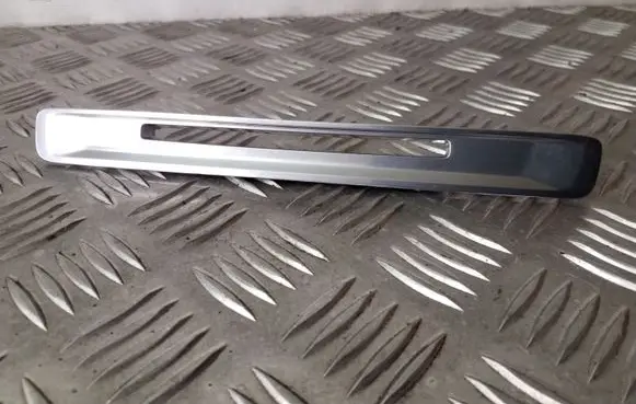 Volvo XC60 Radio/GPS head unit trim 30755619