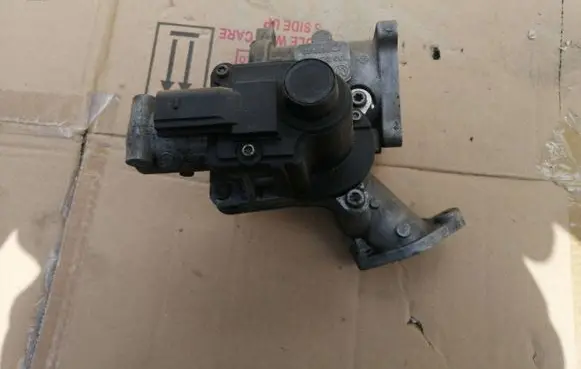 Volkswagen PASSAT B6 EGR valve 03G129637A