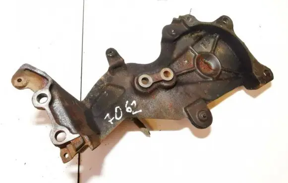 Toyota Avensis Verso Engine mounting bracket