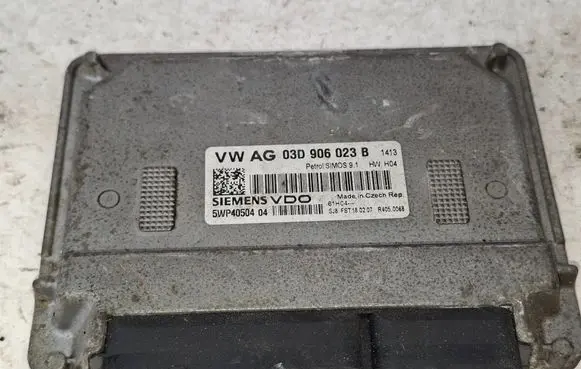 Volkswagen Polo III 6N 6N2 6NF Engine control unit/module 03D906023B 5WP4050404