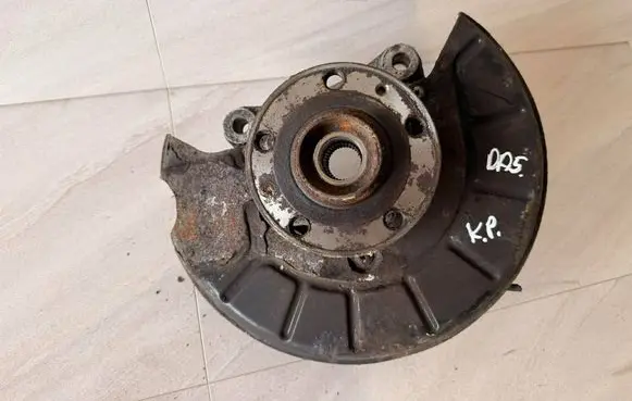 Seat Alhambra (Mk2) Front wheel hub 