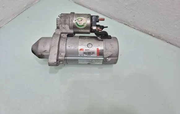 Toyota Avensis T250 Starter motor S4042