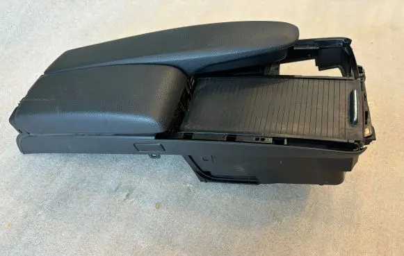Mercedes-Benz C W204 Armrest A2046800639 2046800639