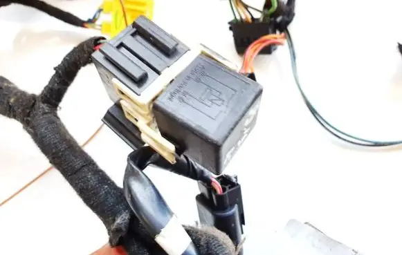 Mercedes-Benz ML W164 Other relay a0025421319 v23134-b52-x336