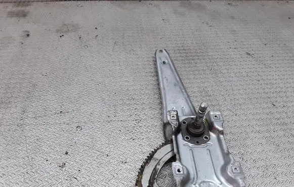 Rear door manual window regulator