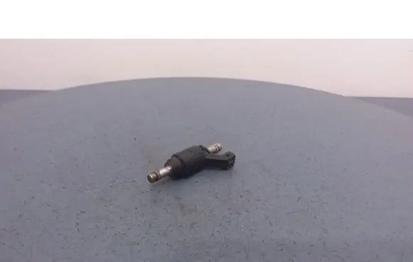 Opel Zafira B Fuel injector 24404012