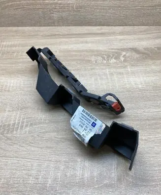Opel Astra H Rear bumper mounting bracket 24460359
