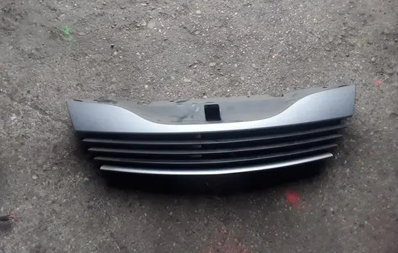 Renault Laguna II Front bumper upper radiator grill 8200012581