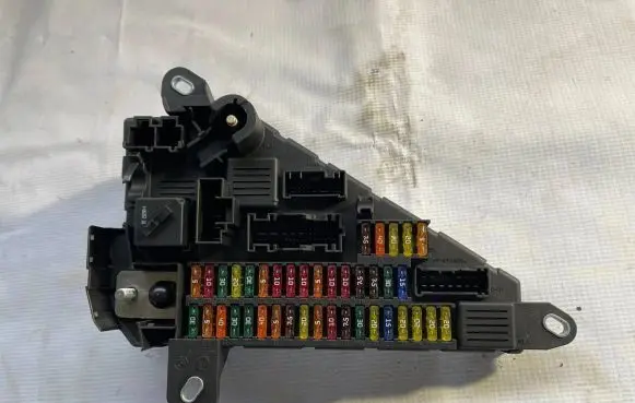 BMW 6 E63 E64 Fuse module 6906618