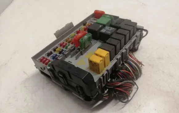 Opel Zafira A Fuse box set 24431677
