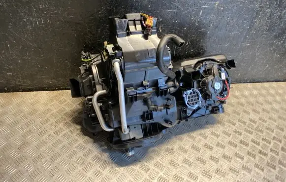 Volkswagen Touran III Interior heater climate box assembly housing 5QB816005F