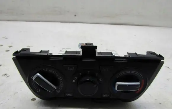 Suzuki Swift III Climate control unit KRIS235789
