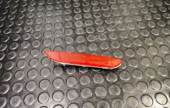 Nissan Leaf I (ZE0) Rear tail light reflector 25023005