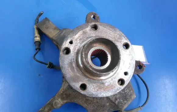 Renault Laguna II Front wheel hub spindle knuckle