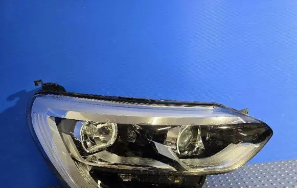 Renault Megane IV Headlight/headlamp 260102555R