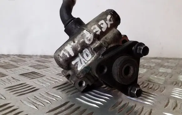 Jeep Cherokee III KJ Power steering pump 52088712AC