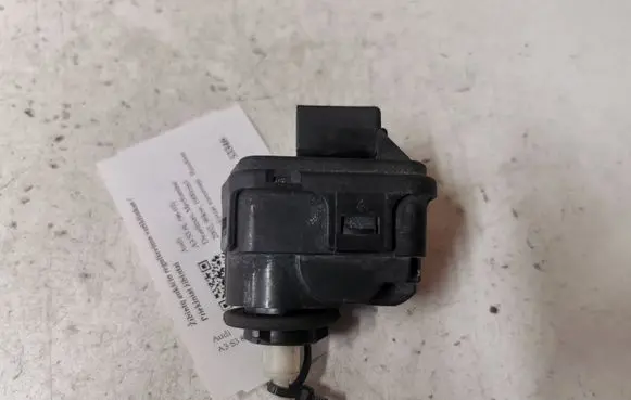 Headlight level adjustment motor