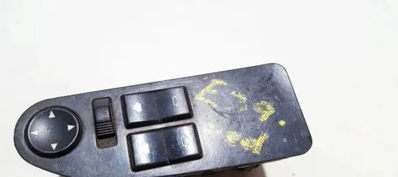 BMW 5 E39 Electric window control switch 8368967