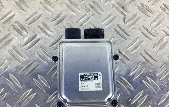 Lexus RX 450H Fuel injection pump control unit/module 8957158010