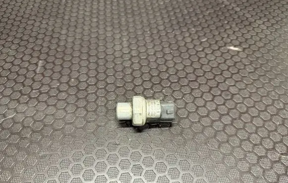 Volkswagen PASSAT B5 Air conditioning (A/C) pressure sensor 8D0959482 TDP302QADG2