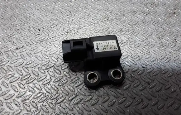 Mitsubishi Pajero Airbag deployment crash/impact sensor MR475078