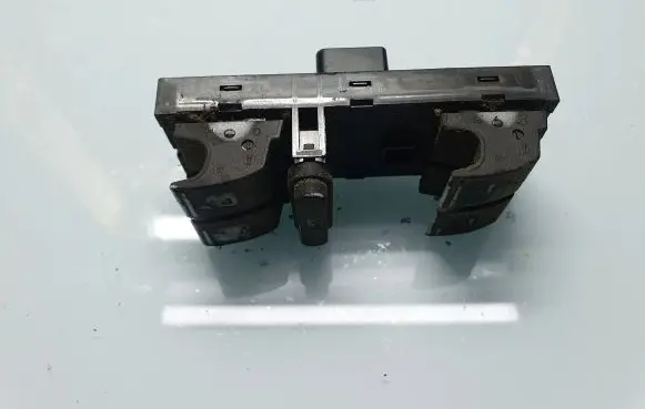 Volkswagen Golf V Electric window control switch 1K4959857