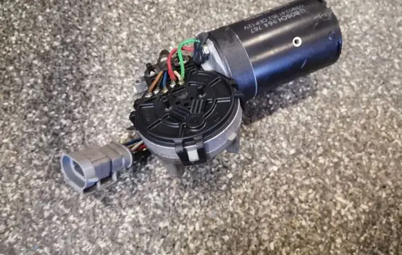 Renault Scenic I Wiper motor 0390241352