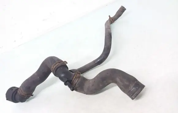 Engine coolant pipe/hose