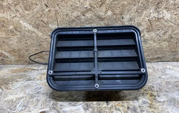 Mercedes-Benz CL C216 Quarter panel pressure vent A2218200775